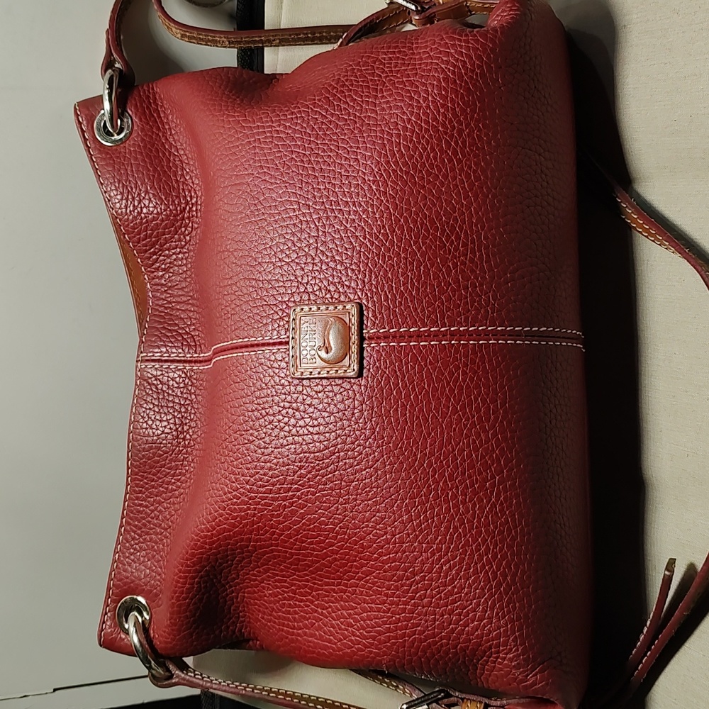 Beautiful leather Dooney and Bourke shoulder bag